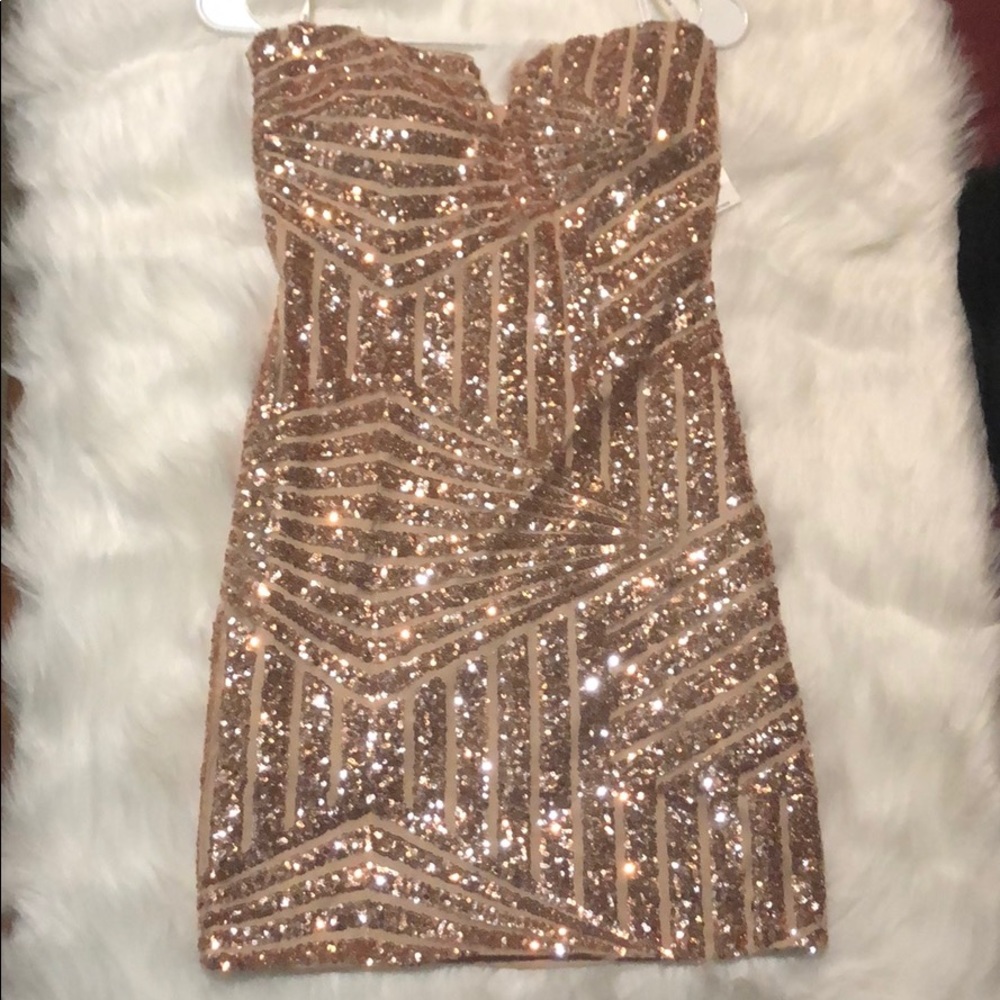Fashionable sequins dress! Still has tag